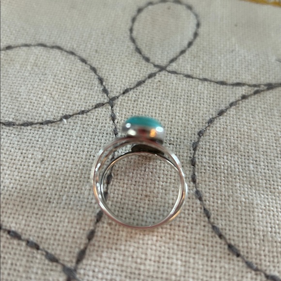 TWO rings one is a 9.25 silver ring sz is 7 AND the cream bow tie is sz 7 1/2 - Picture 8 of 11